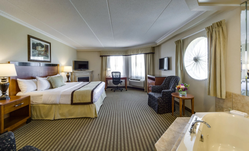 Monte Carlo Inn Barrie - Newly Renovated