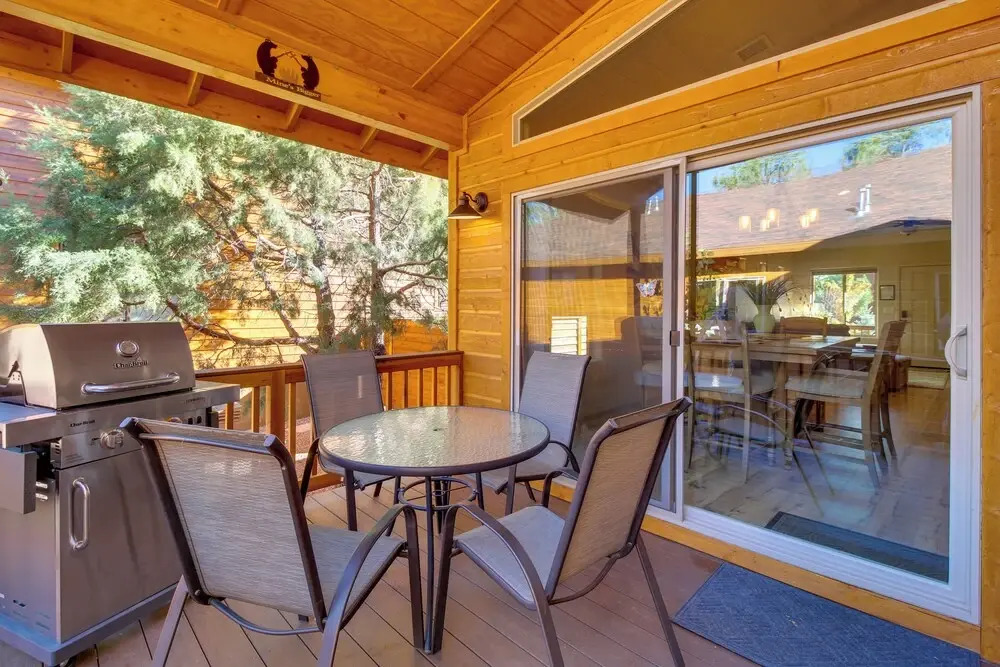Ice Fish in High Country: Quiet, Wooded Retreat