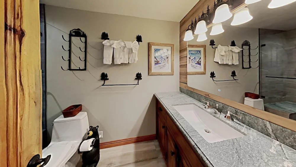 662 4 Bedroom Condo