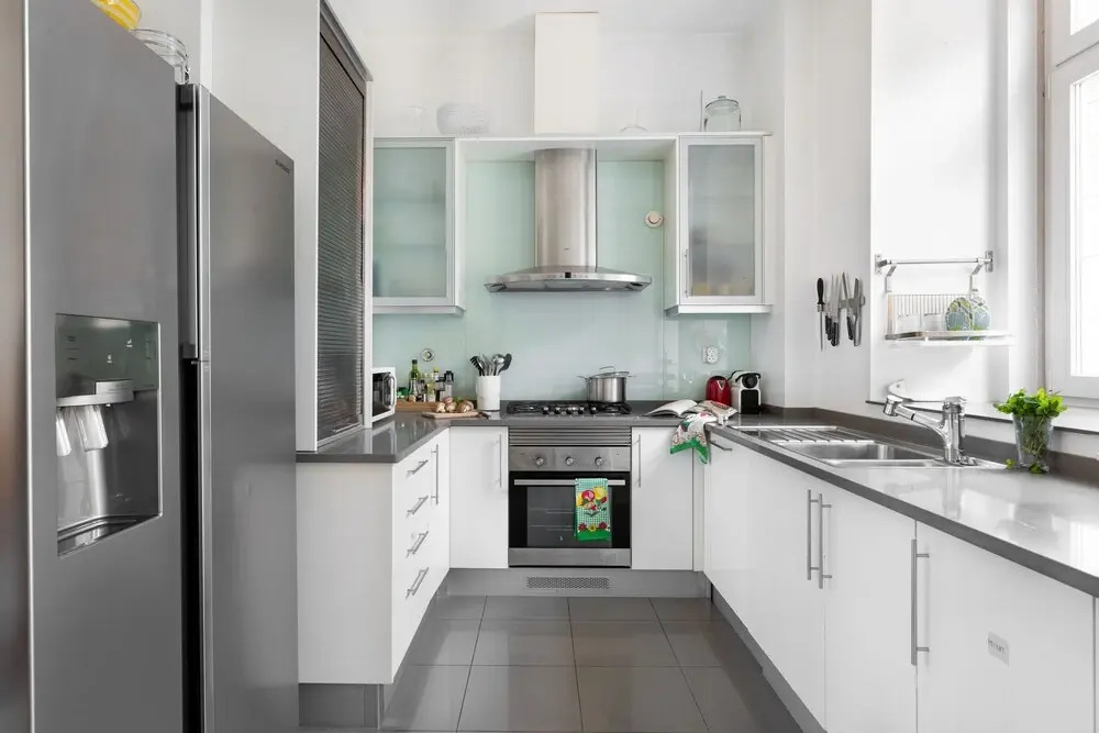ALTIDO Beach Chic 3BR w/BBQ & 2 Terraces in Estoril