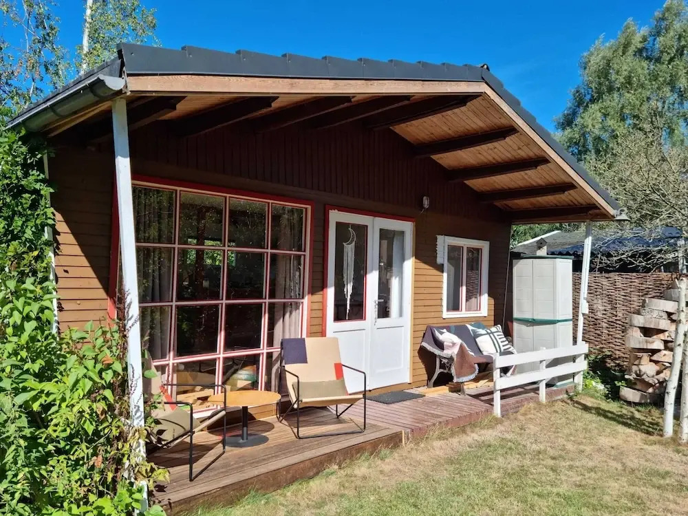 Tranquil Chalet in Geel With Garden