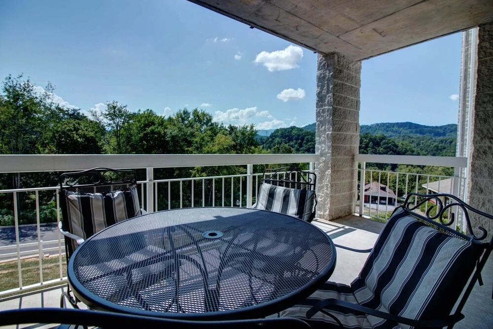 Whispering Pines 423