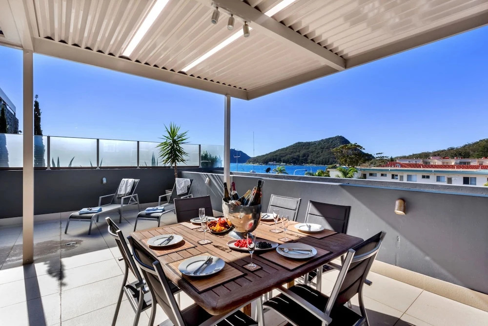 Aura 13 - Shoal Bay