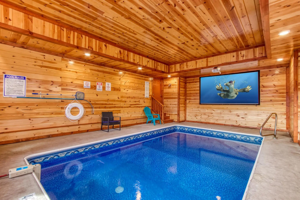 Paradise Point Pool Lodge