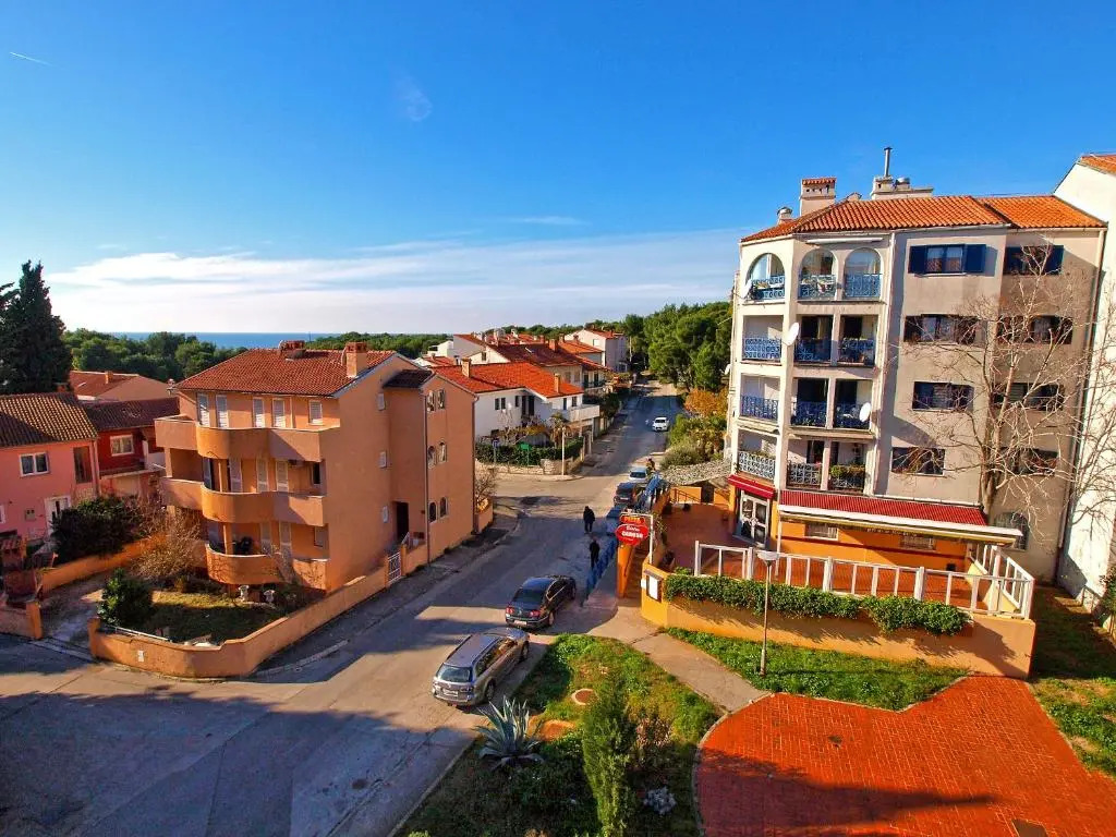 Apartment Gortanova 942