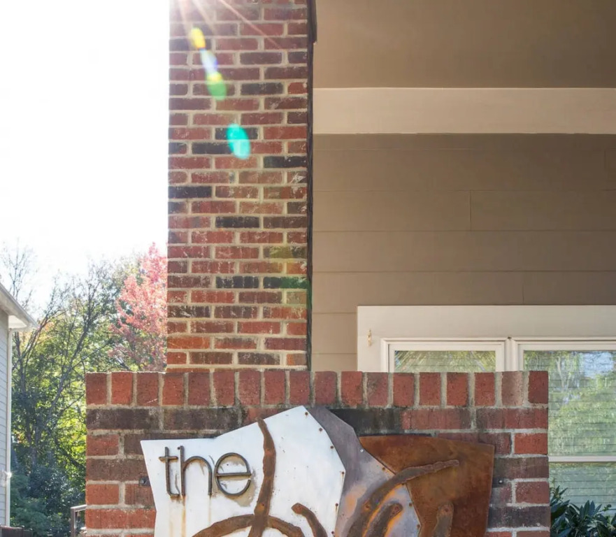 Fun 1 BR Apt In Popular NODA