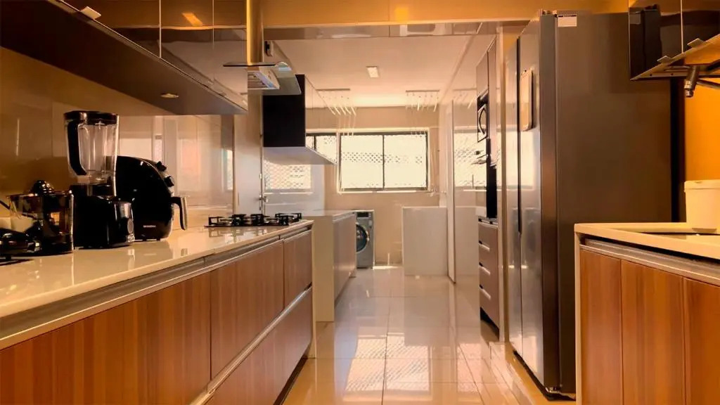 Luxuosa cobertura de 380m² a 850m da Av Beira Mar