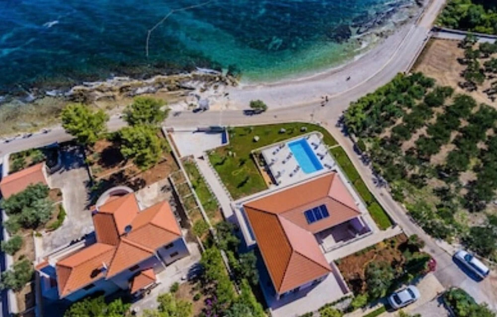 Stunning Home in Sutivan With Wifi, Outdoor Swimming Pool and Heated Swimming Pool