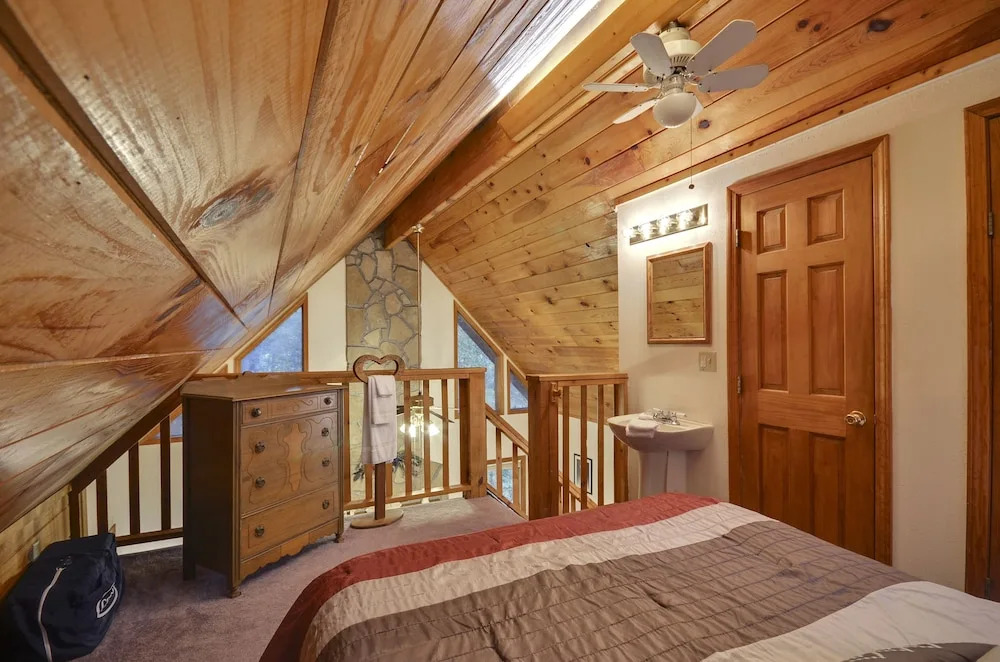 The Honeymooner 1 Bedroom Cabin