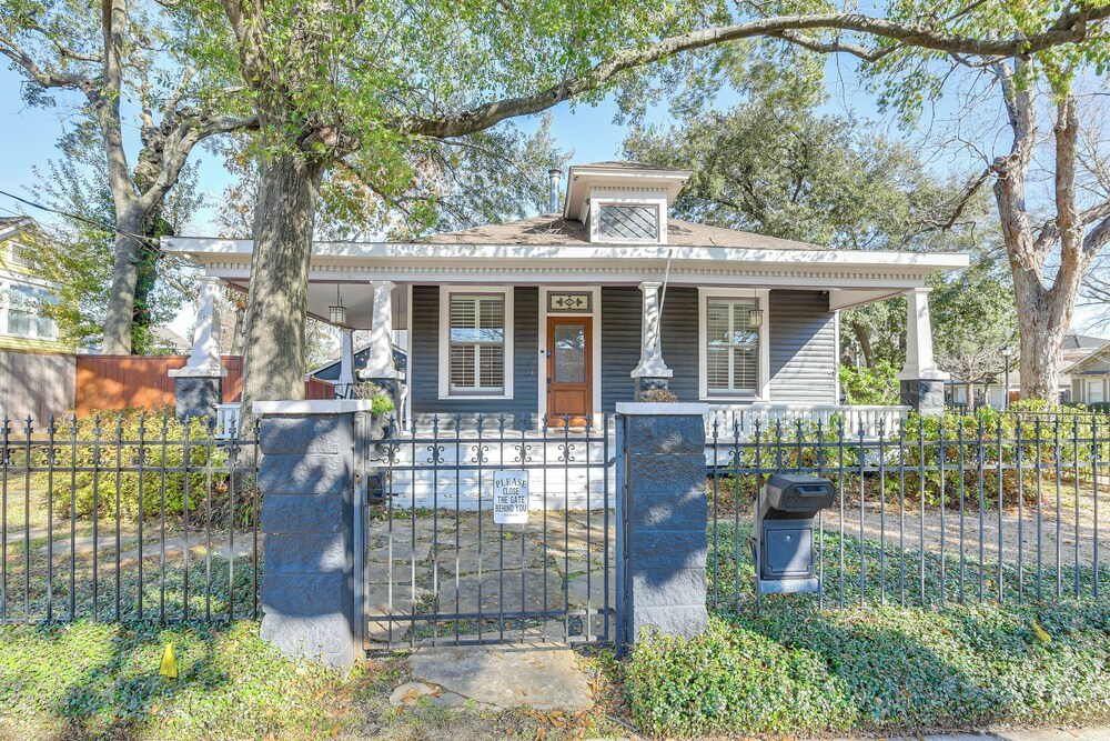 Walkable & Historic Houston Heights Bungalow!