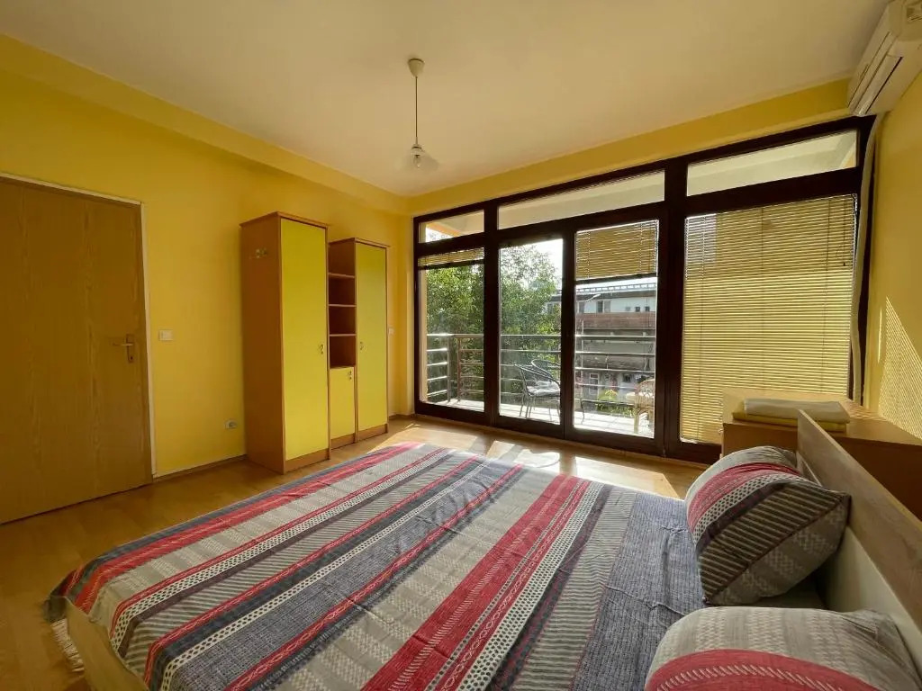 Huge Apartment with a Garden in the City Center