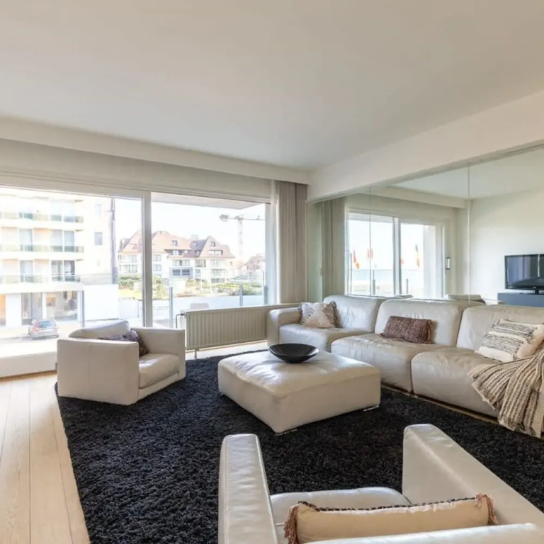 Modern Apartment at the Beach With Parking