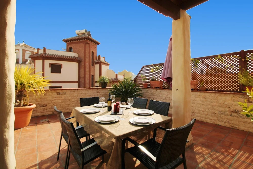 1033 Villa Laura