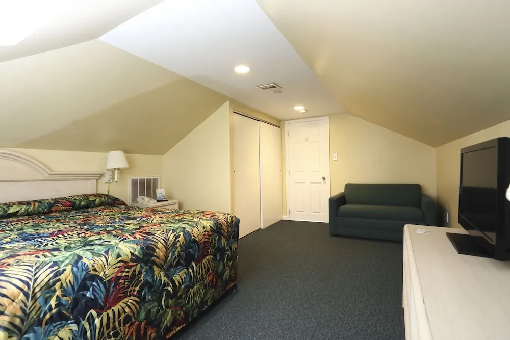 Riviera Resort & Suites