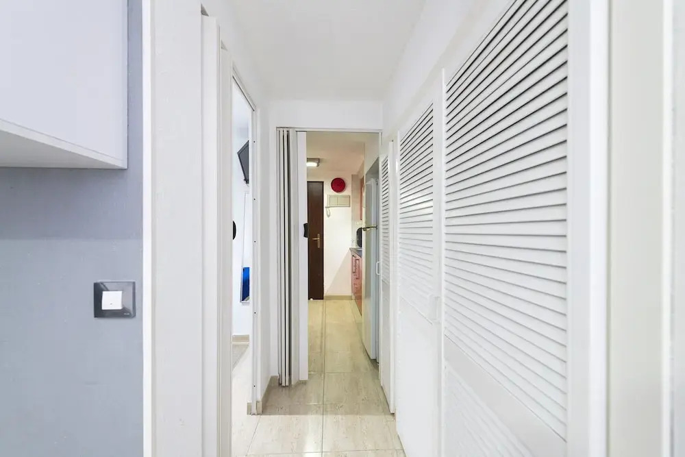 Sunny Coastal Retreat for 4