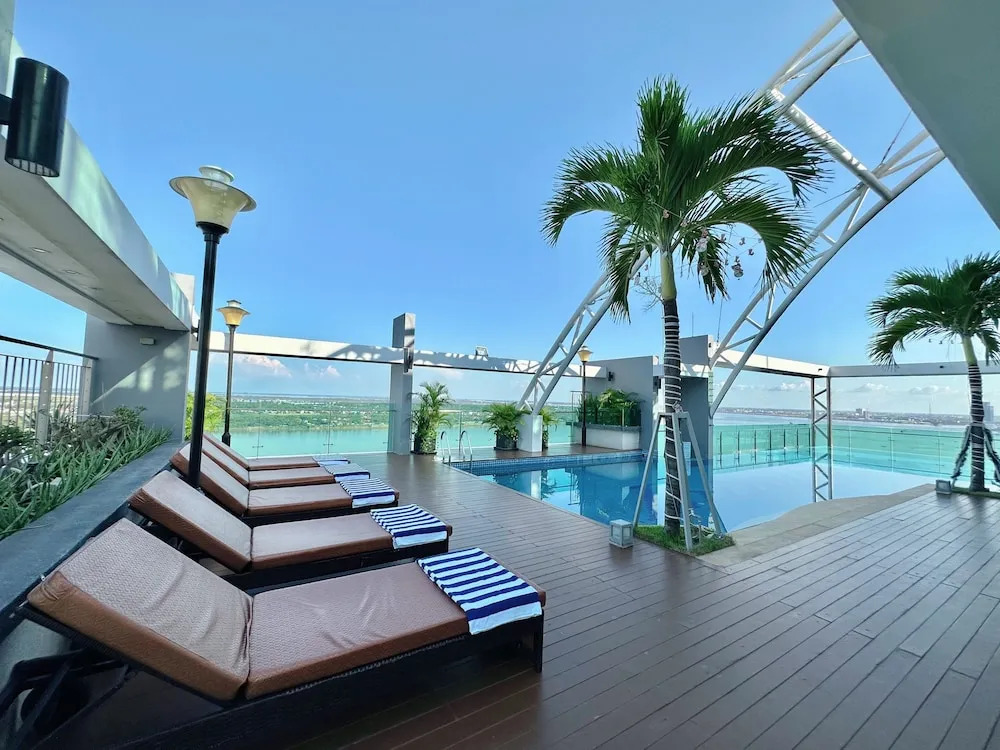 Infinity 28 Hotel and Residence