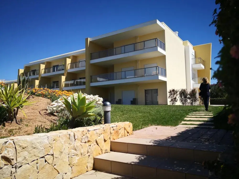 #010 Jardins Marina Holidays Flat with Shared Pool