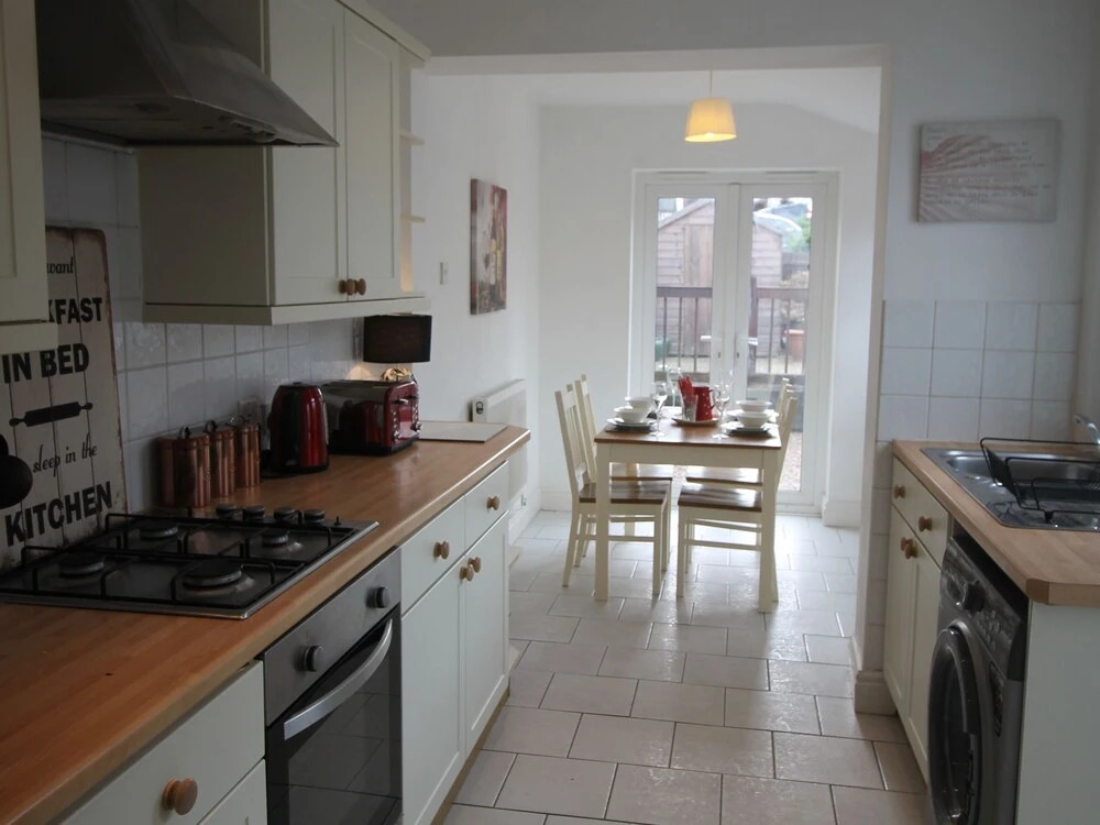 Gelynis 3 Bedroom House by Cardiff Holiday Homes
