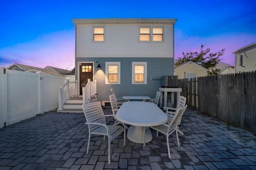 Charming 2-br Home, 4 Blocks To The Boardwalk 2 Bedroom Home