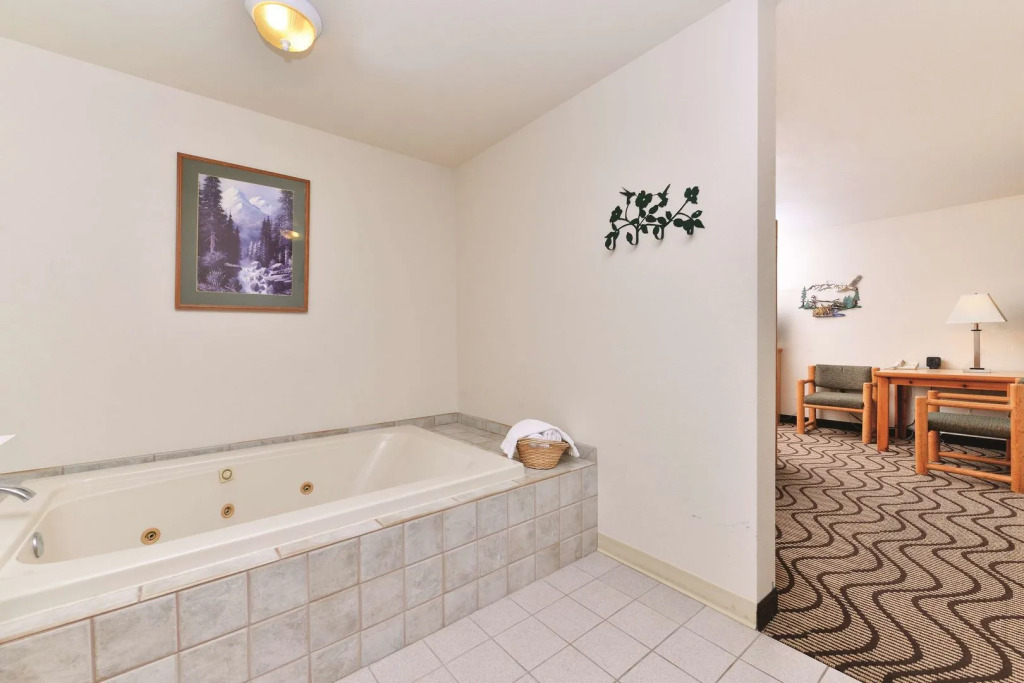 Sandpoint Hotel & Suites Downtown
