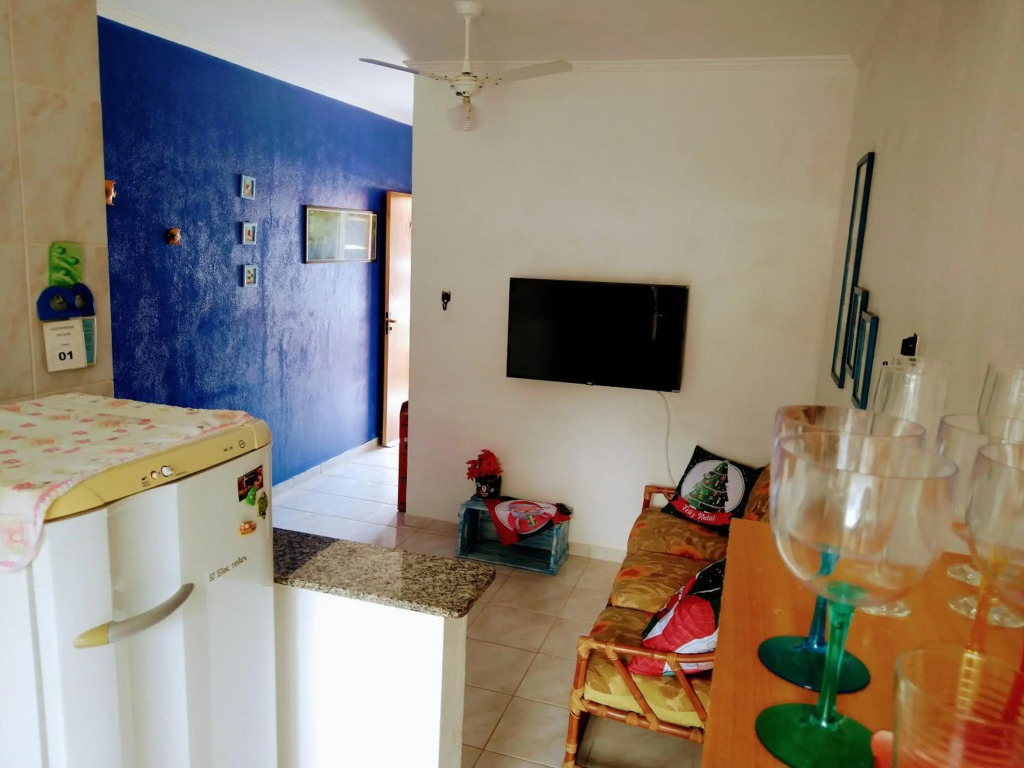 Kitnet com piscina em cond fechado a 200 m da praia com wi-fi