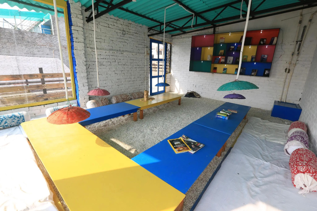 HosteLaVie Varanasi