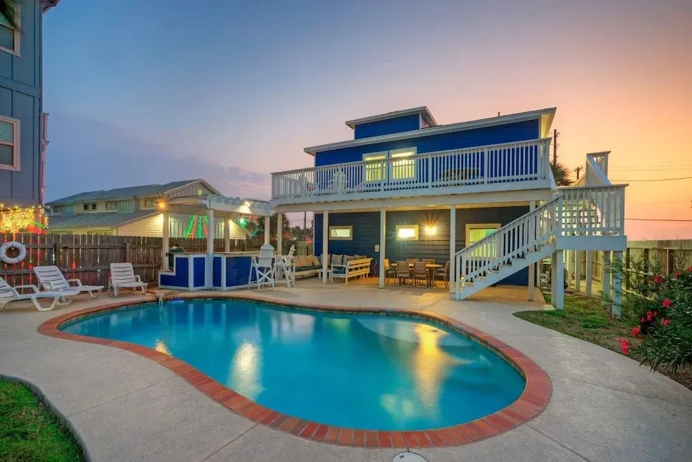 Leave of Absence Luxe Coastal Stay w Pool Outdoor Dining Minutes to Beach