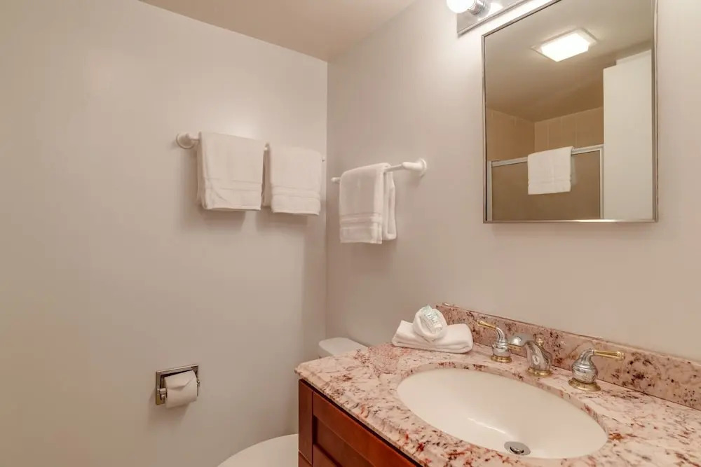 Valley Isle #703 2 Bedroom Condo by RedAwning