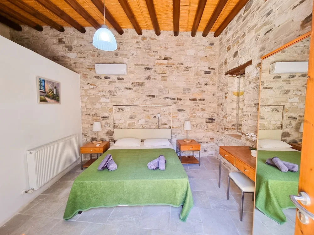 Traditional Village Pool Paradise Family Apartment
