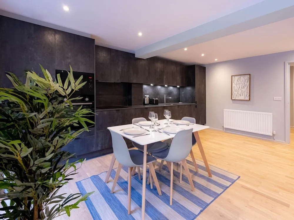 Victoria Park Vista One-bedroom by Sojo Stay