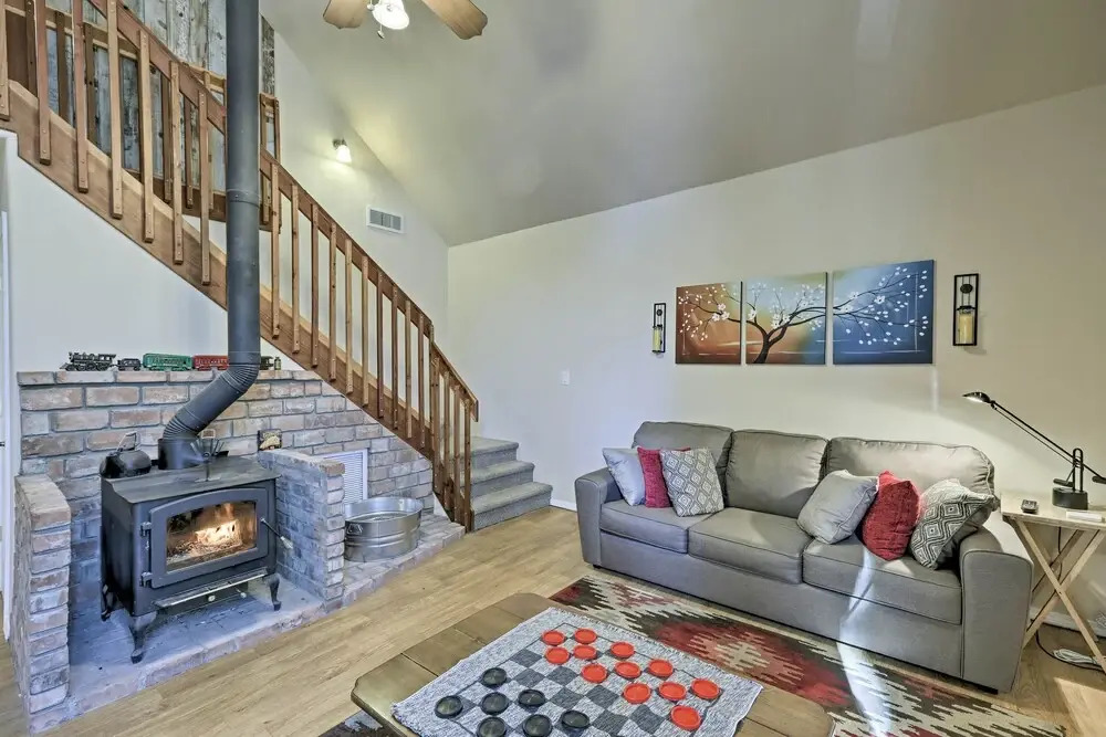 Family-friendly Forested Home w/ Snow Play Area!