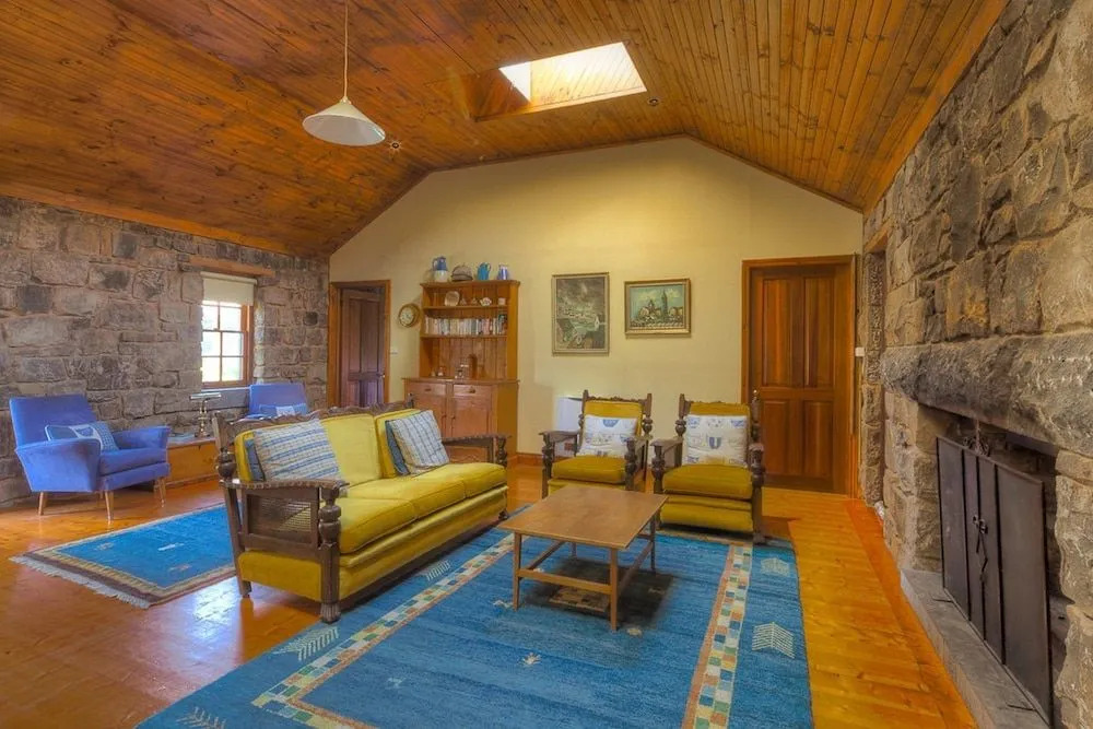 Breakfast Creek Cottage - Central bluestone cottage