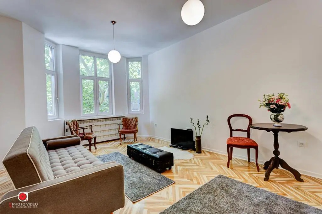 Class Vintage Apartment