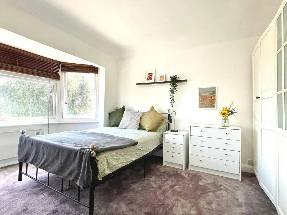 Lovely 2-bed Tree-hole in Northolt Southharrow