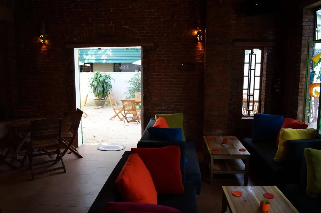 Oasis Bar and Hostel