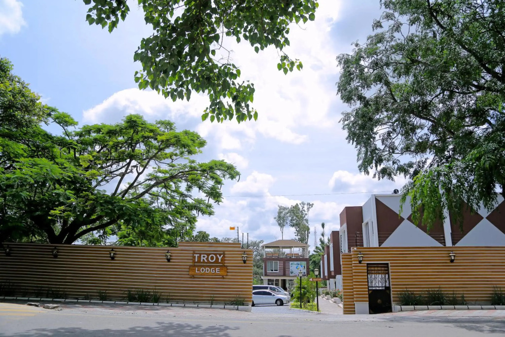 Troy Lodge