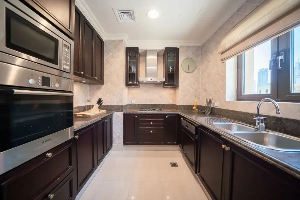 Glamorous Arabian flat with views to Burj Khalifa
