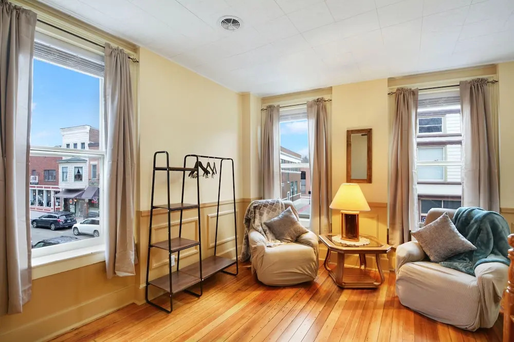 Downtown Galena Spacious Apartment 2 Bedroom Apts