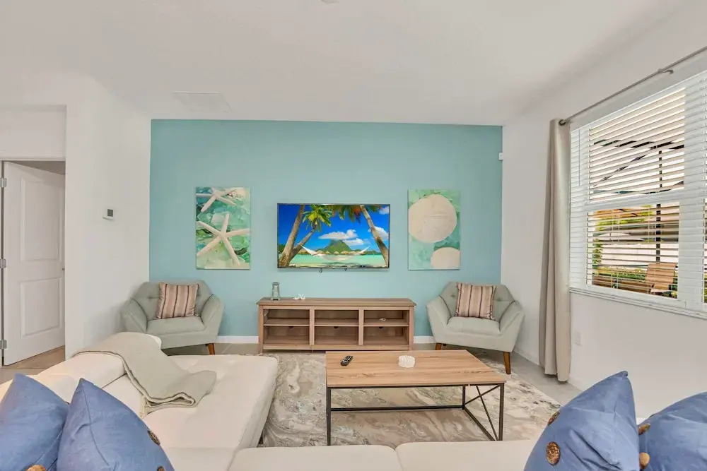 Upstay: Resort Villa w Pool & Cinema Near Disney