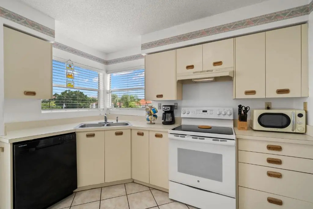 Vista Verde North 5-231, 2 Bedrooms, Sleeps 6, Golf View, Heated Pool, Spa, WiFi