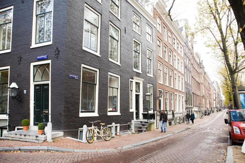 Mokum Suites