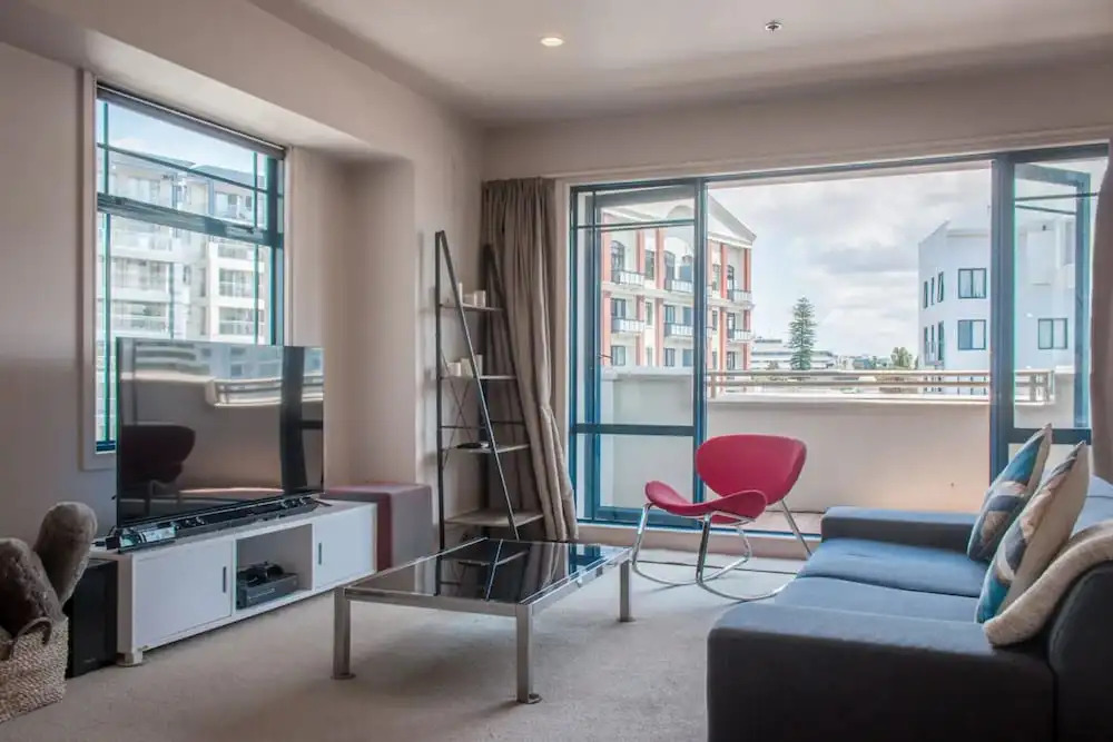 Cosy 2 Bedroom CBD Apartment With Balcony