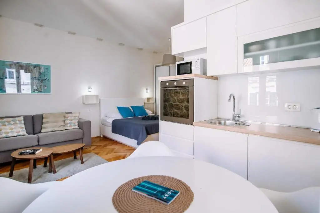 AMOROZO APARTMENTS by DuHomes