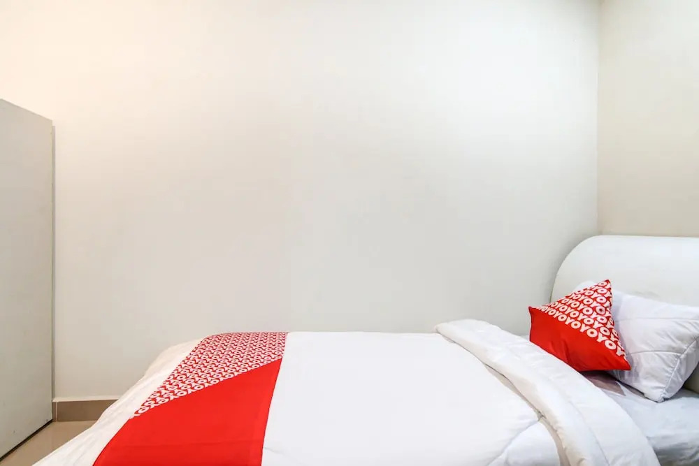 RedDoorz Hotel Baaraka near Living World