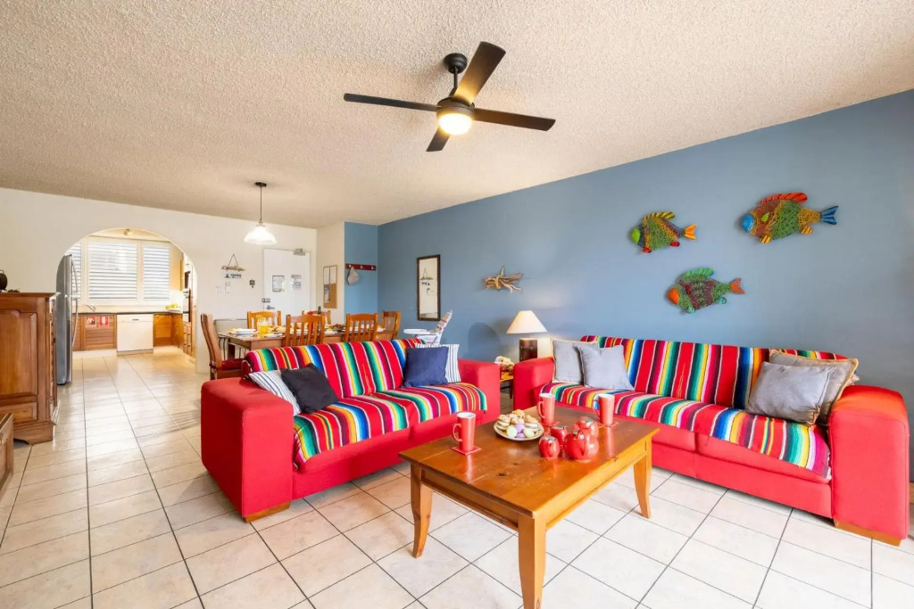14 'The Dunes', 38 Marine Dr - Large Unit With Pool, Tennis Court And Directly Across From Fingal