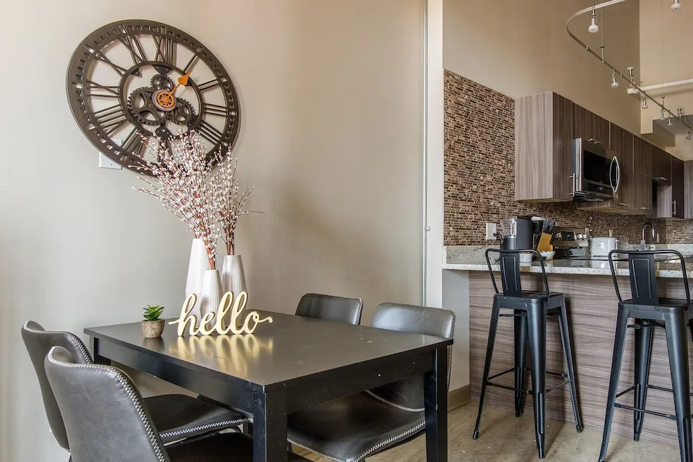 Spacious CLE Apartments by Frontdesk