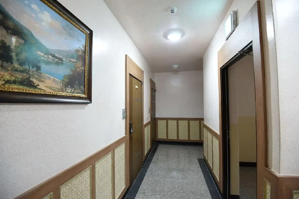 Daewoo Business Hotel