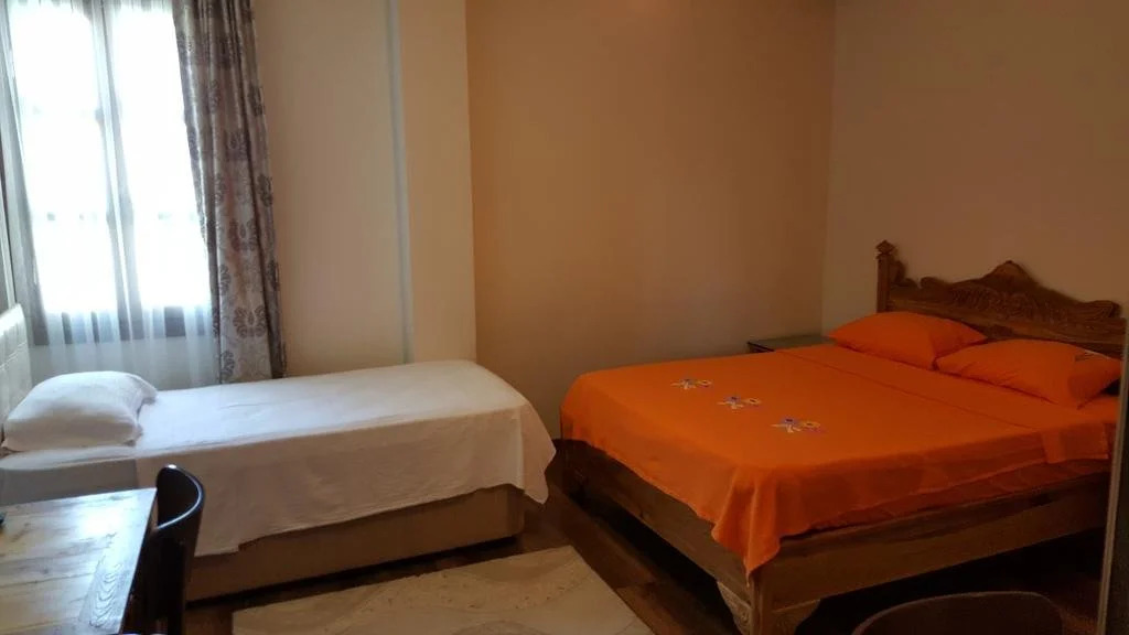 La Fontaine Otel