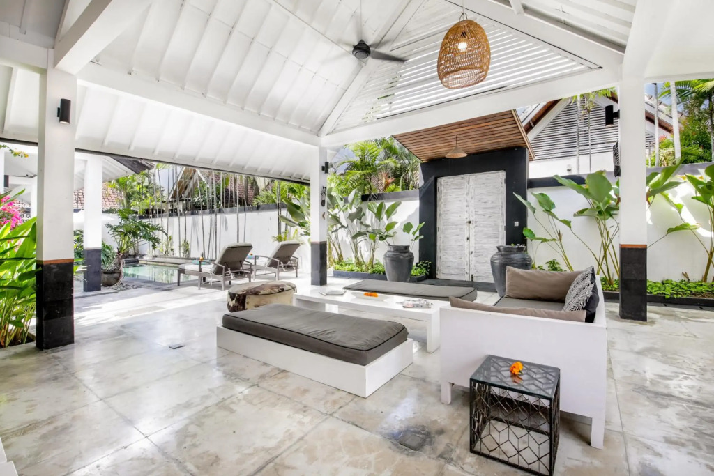 Villa Zebra Seminyak, 4BR private pool villa, Close to Potato Head
