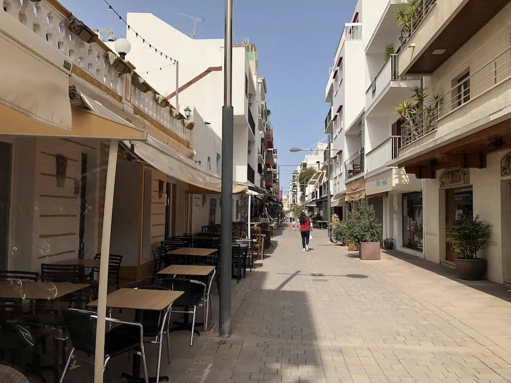 Nanit Rooms Ibiza Hostal